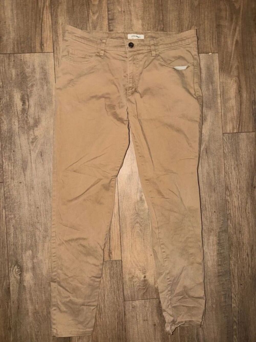 Men’s khaki pants
